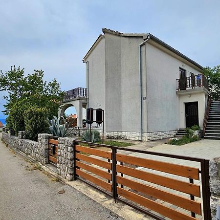 Apartman Agava Njivice Esterno foto